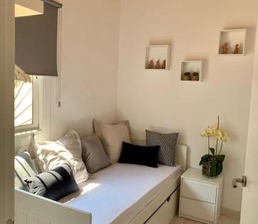 Eixample Apartment | Flat in Girona City Centre - 5 mins from Old Town and Train Station