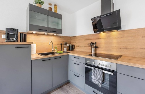 Mitte Apartment | Flat in Südfriedhof with large balcony