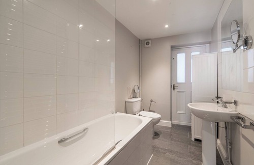 Harrow Road Apartment | Flat in Westbourne Park/Maida Hill