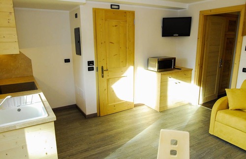 Teola Apartment | Flat Mont dala Nef - Baita Cusini with Mountain View, Spa Area & Wi-Fi