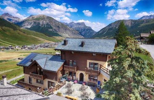 Teola Apartment | Flat Mont dala Nef - Baita Cusini with Mountain View, Spa Area & Wi-Fi