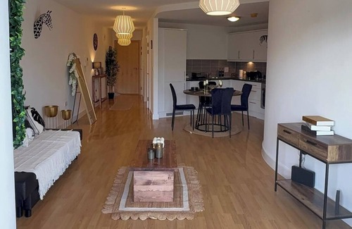 Sunderland City Centre Apartment | Flat - Sleeps 4 - Parking - Balcony - Pet friendly