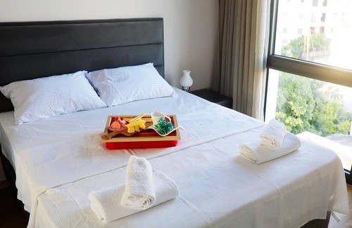 Yenisehir Apartment | Flat w Balcony in Lefkosa, 5 min to Kyrenia Gate