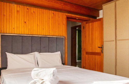 Urla Apartment | Flat w Fireplace, Terrace 3 min to Beach in Urla