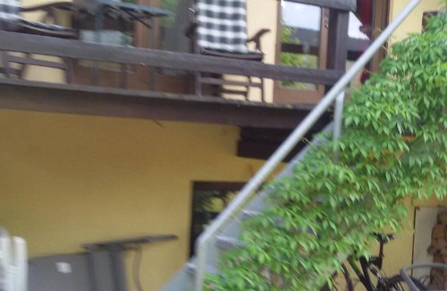 Krov Apartment | Flat with balcony and view of the vineyards