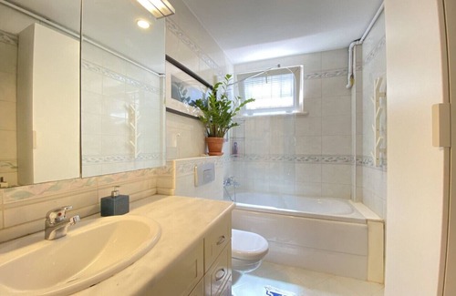 Uskudar Apartment | Flat with Bosphorus View and Backyard in Uskudar