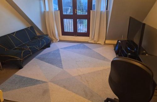 Elmers End Apartment | Flat with excellent transport links to central London.