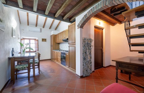 Peccioli Apartment | Flat with swimming pool and air conditioning
