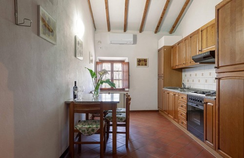 Peccioli Apartment | Flat with swimming pool and air conditioning