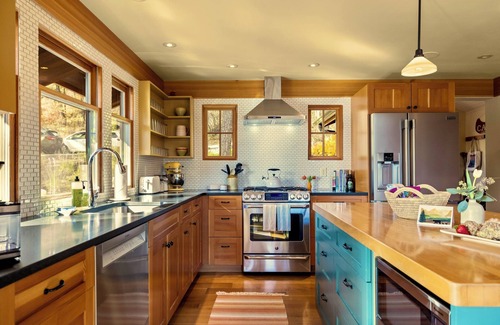 Lakeside House | Flathead Lake Retreat ~ Wrap Yourself in Nature with All the Comforts of Home