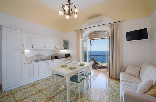 Praiano House | FLATIRON APP 1 - Unrivaled views on the Amalfi Coast - Sosòre Holiday Homes