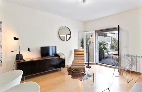 Alfama Apartment | Flea Market Alfama House (Patio/Pool/Ac/Garage)