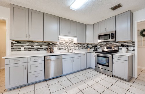 Fleming Island House | Fleming Island |Dogs Ok |Fenced Yard |Family Friendly |Nearby Park |10 Mins to Doctor's Lake Marina