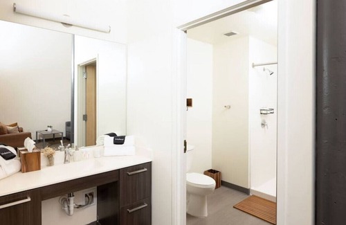 Westown Apartment | Flexhome Brewery District EL7 Fiserv+Gym+Parking