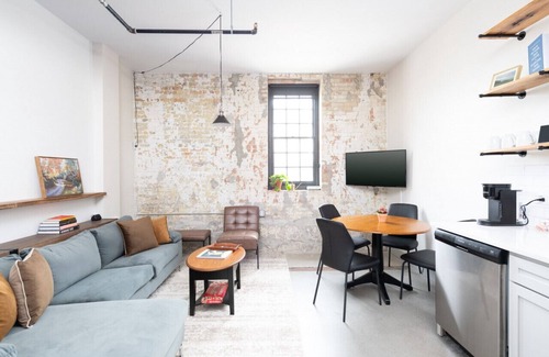 Westown Apartment | Flexhome Brewery District 2-Story 2BR Apt Near Fiserv with Rooftop, Gym, and Parking