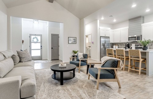 Mustang House | Flintlock Fulfillment