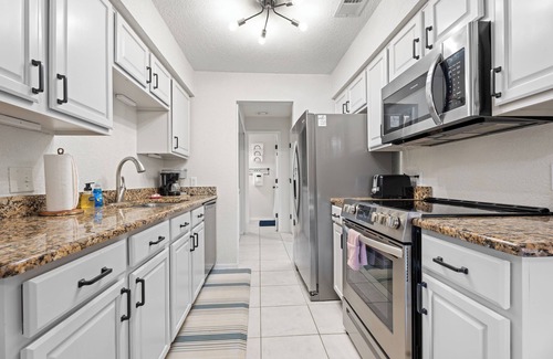 St. Augustine Beach Condo | Flip-flop Retreat - 2 bedroom coastal condo a 5 min walk to the beach