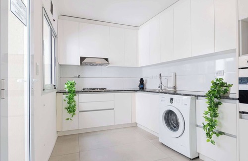 Palermo Condo | Fliphaus + Vibes in Soho 'C' - 4 Bd Pool & BBQ