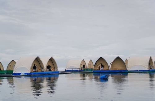 Kaputian Boat Rental | Floating Home in Reef Resort Unit 7