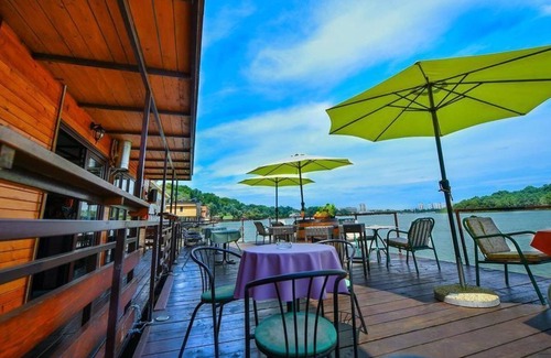 Novi Beograd House | Floating House on the River, near the city - Apt 5 (Twin Room)