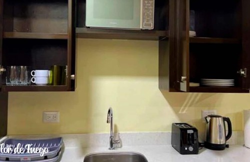 Coatepeque Apartment | Flor de Fuego Suite, Villa Noelia room for couples on the lake
