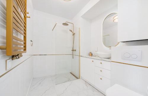 City Centre Apartment | Flora Design Old Town- Free Parking