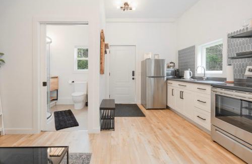 Erbs Cove House | Flora Studio on the Lake