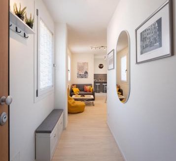 Santo Spirito Apartment | Florence Charming Apartments - Conventino Modern - One-bedroom Flat with Living Area and Garage near Boboli