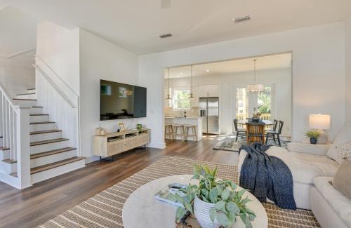 Miramar Beach House | Florida Home - Grill and Pool Table, Walk to Beach