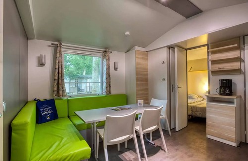 Tremolat House | Flower Camping LES BERGES DE LA DORDOGNE * - Mobil-Home Standard 30m2 Trémolat - 3 bedrooms + Terrace semi-covered 6 people