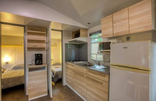 Tremolat House | Flower Camping LES BERGES DE LA DORDOGNE * - Mobil-Home Standard 30m2 Trémolat - 3 bedrooms + Terrace semi-covered 6 people