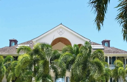 Montego Bay Villa | Flower Hill Summary: