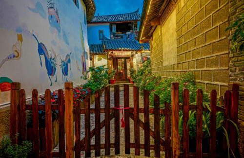Dayan Old Town House | Flower without boundry
