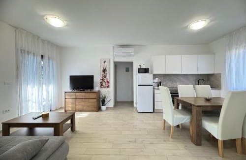 Medulin Apartment | Flowers Apartments Medulin, Fucane 2