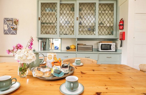 Gillan House | FLUSHING MEADOW, family friendly, with a garden in Helford