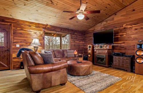 Compton House | Fly Away Cabin- Modern, Serene, And Convenient