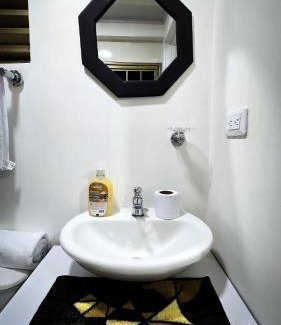 Engativa Bed & Breakfast | Fly N' Stay Bogota