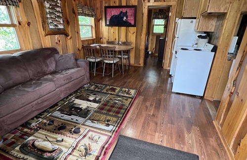 Phillips Cabin | Flyway Resort ‘The Big Game Suite’ on Wilson Lake