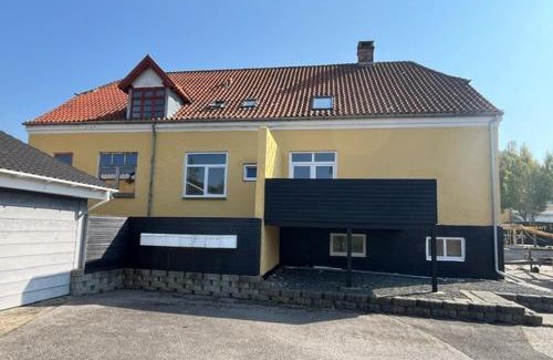 Bindslev Hotel | Folsted - Værelse 102 med eget badeværelse og fri parkering