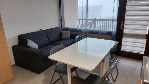 Font-Romeu-Odeillo-Via Apartment | Font-Romeu : Studio cabine avec terrasse.