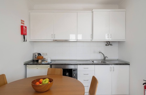 Vila Baleira Apartment | Fontinha I - Quiet retreat near the beach.