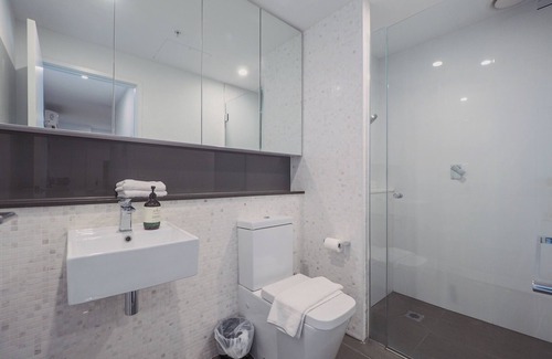 Footscray Apartment | Footscary quite 1br1ba Apartment Pool Gym