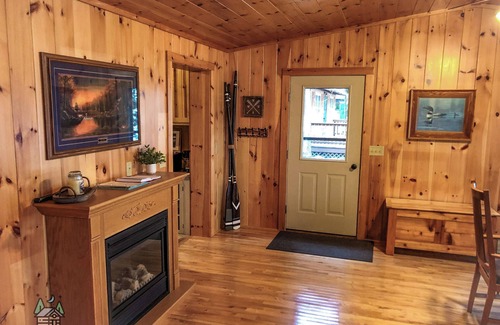 Mercer Cabin | Ford's Talpine Cottage on Echo Lake | 2-bedroom lakefront near town
