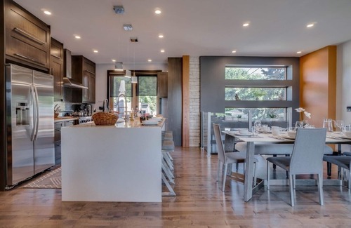 Northeast Edmonton House | Forest – Bright & Stylish Home w/King Bed + AC