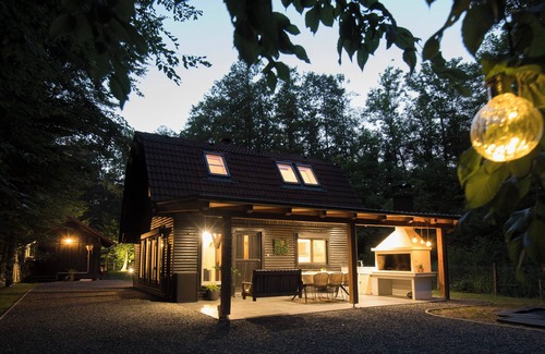 Nedelisce Cabin | Forest Cabin Nest-Family Retreat for 7 with Sauna & Hot tub