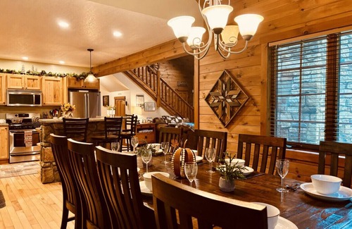 Confluence Cabin | Forest Creek Lodge · Stunning Secluded Stream Front Lodge w/Hot Tub