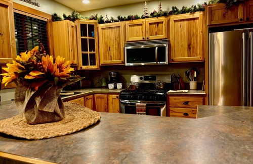 Confluence Cabin | Forest Creek Lodge · Stunning Secluded Stream Front Lodge w/Hot Tub