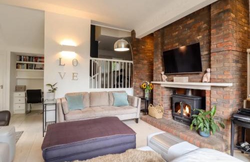 Farnham Common House | Forest Getaway