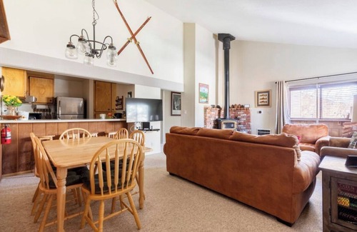 Mammoth Lakes Condo | Forest Meadows#8- 3 Bedroom Across From Bowling Alley & great restaurants!