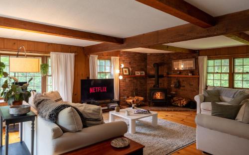 East Haven  Rutland County House | Forest Mountain Escape- Beautiful Mountaintop Escape in Mendon, VT, 20 min to Killington 14 to Pico, home